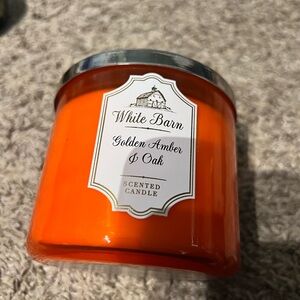 White Barn Golden Amber & Oak Candle - Vibrant Orange